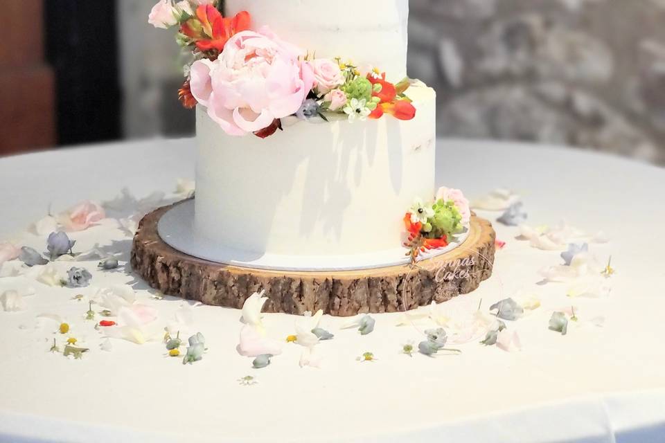 Buttercream with fresh flowers