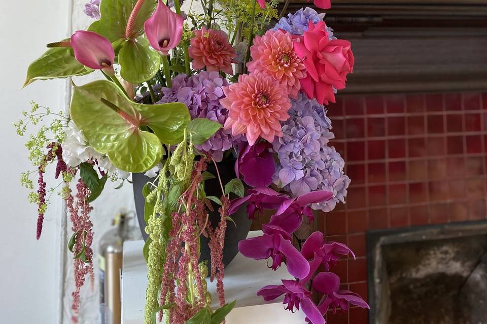 Neon ceremony flowers