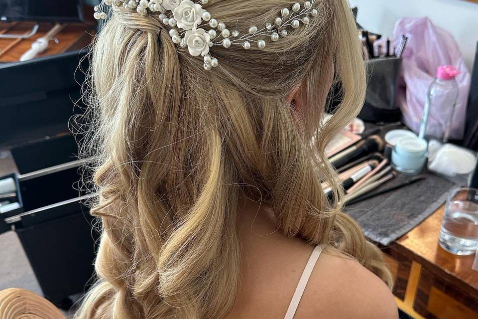 Bridal hair half up