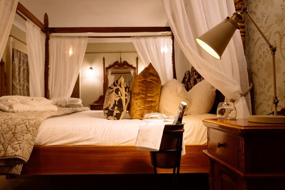 Four Poster Feature room