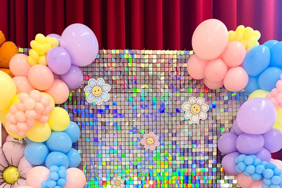 Shimmer wall with balloons