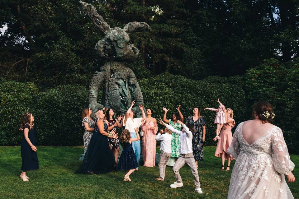 Bouquet toss