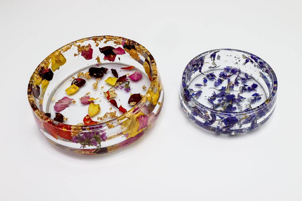 Large and small bowl