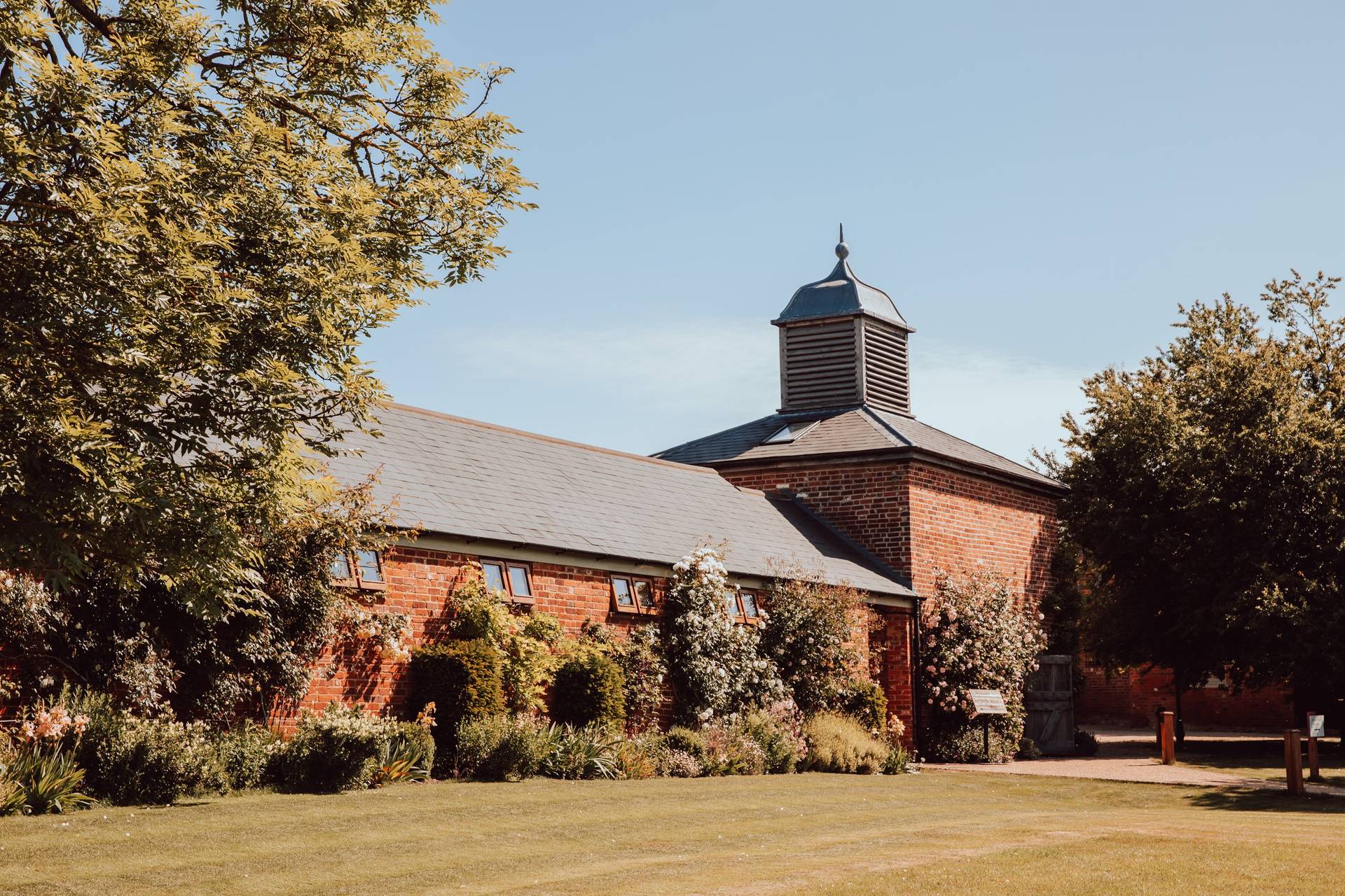 Apton Hall in Rochford, Essex - Updated prices | hitched.co.uk