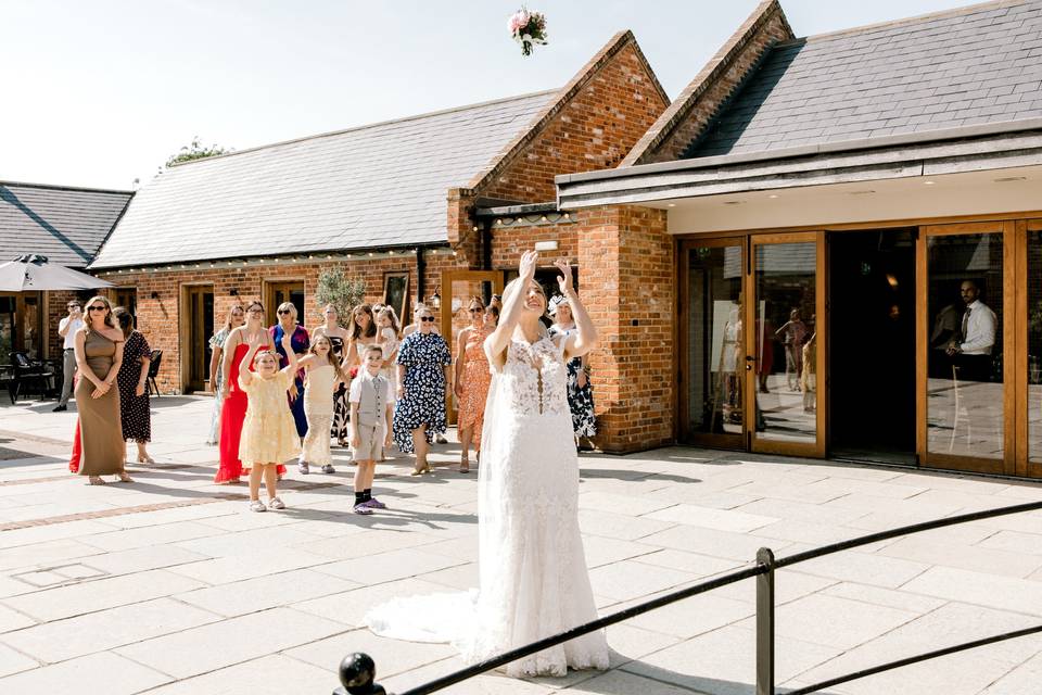 Bouquet Throwing