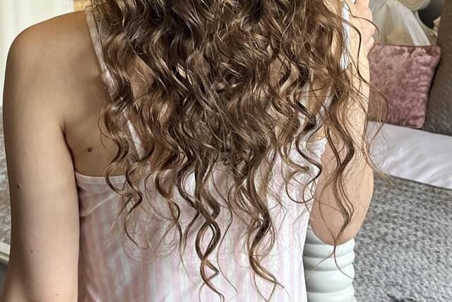 Stunning bridesmaid curls