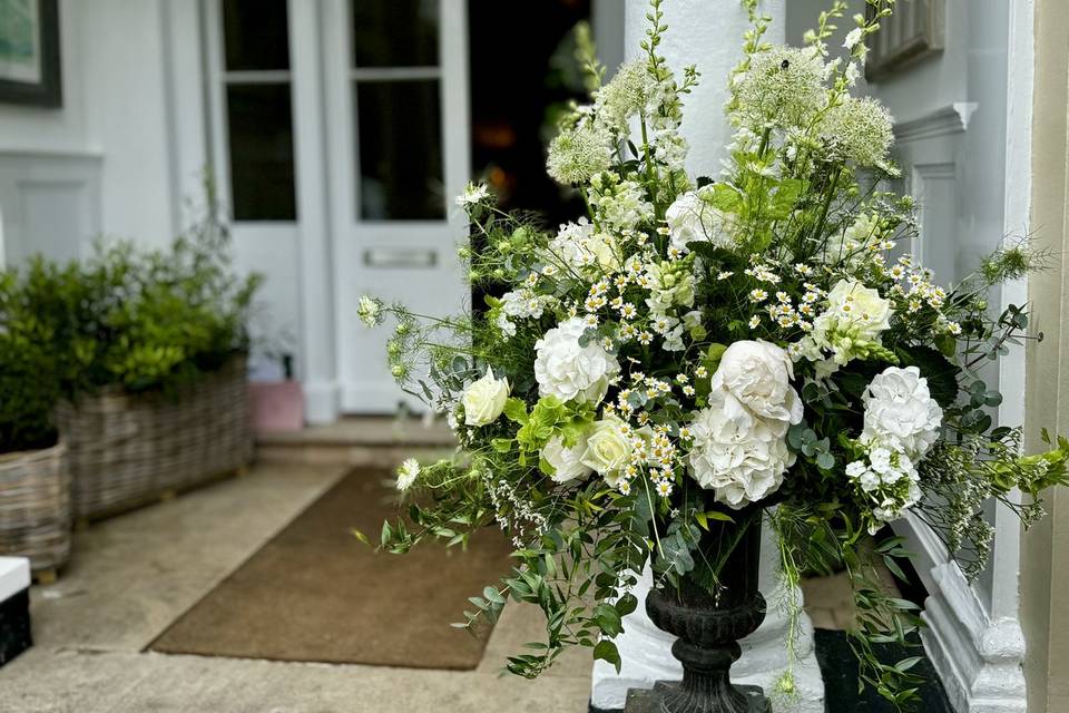 Classical pedestal and urn