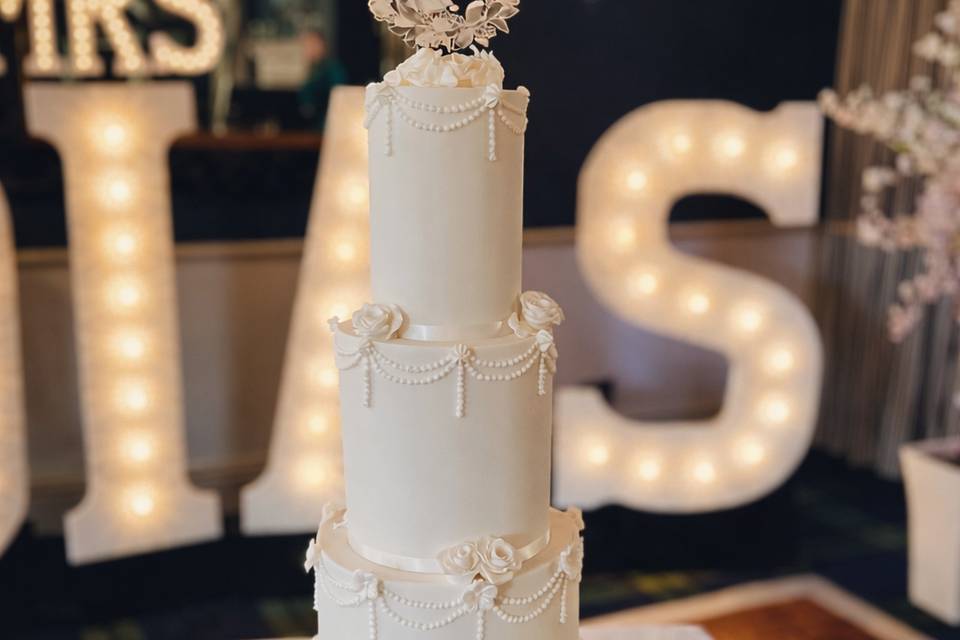 The Swan Bibury Wedding Cake