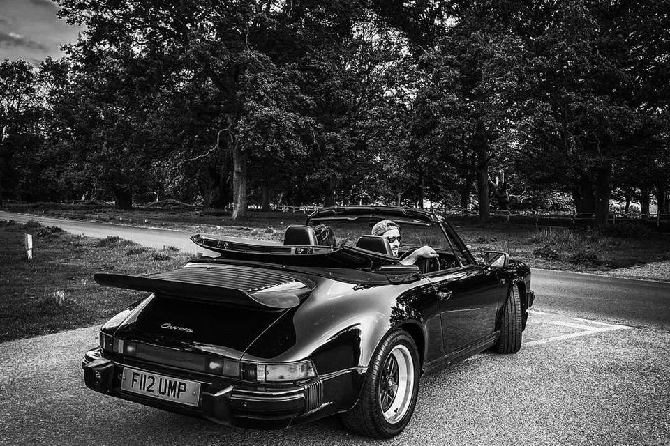 911 Cabriolet with couple