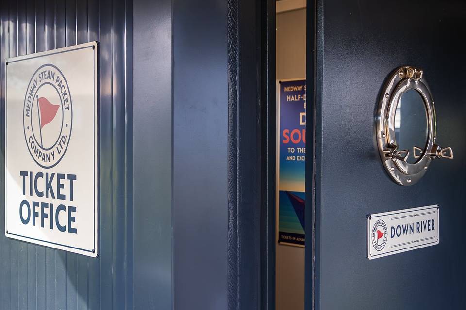 Leven Outdoor Loos