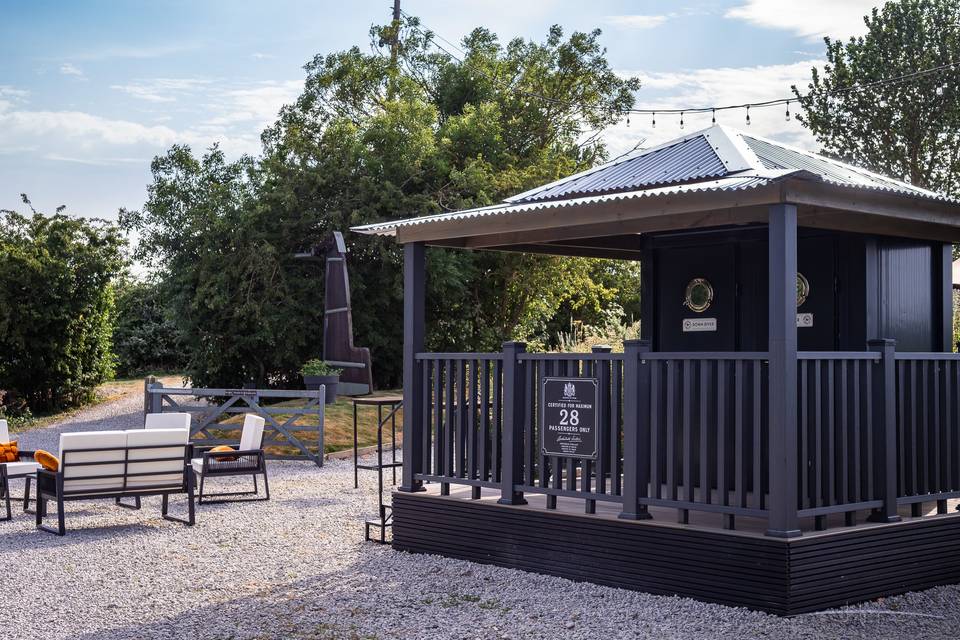 Leven Outdoor Loo Area