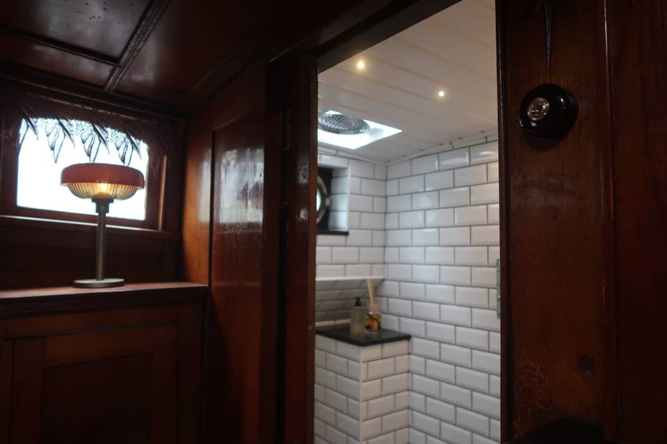 Honeymoon Suite - Captains Cab