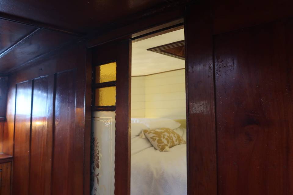 Honeymoon Suite - Captains Cab
