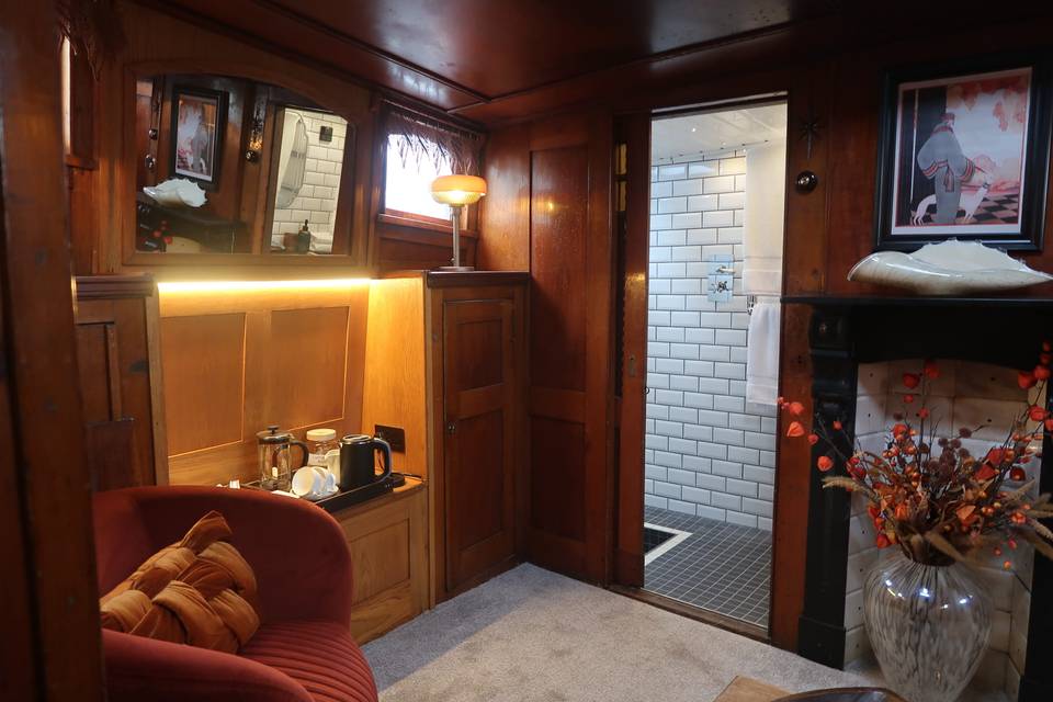 Honeymoon Suite - Captains Cab