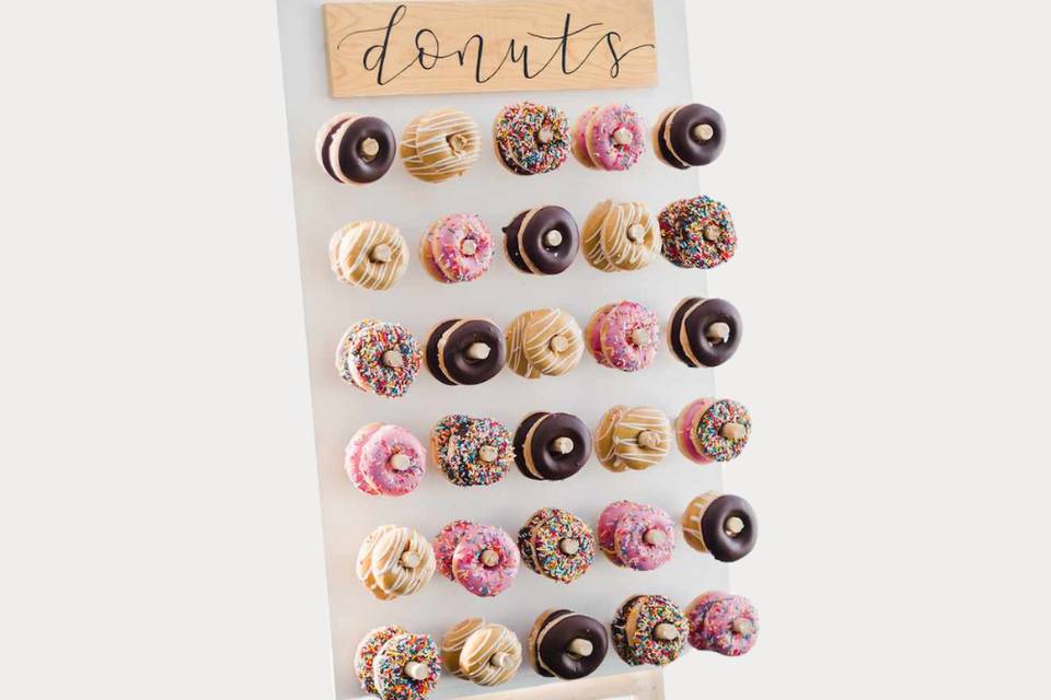 Donut wall easel