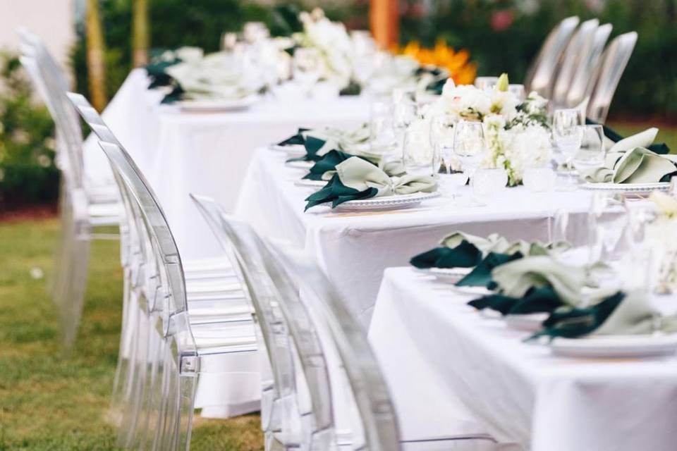 White tablescape - reception