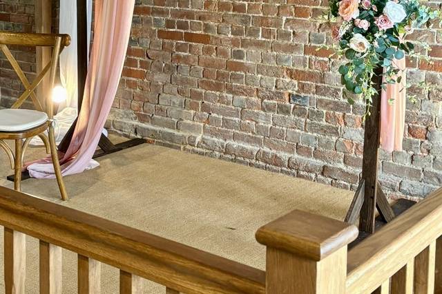 wooden arch hire