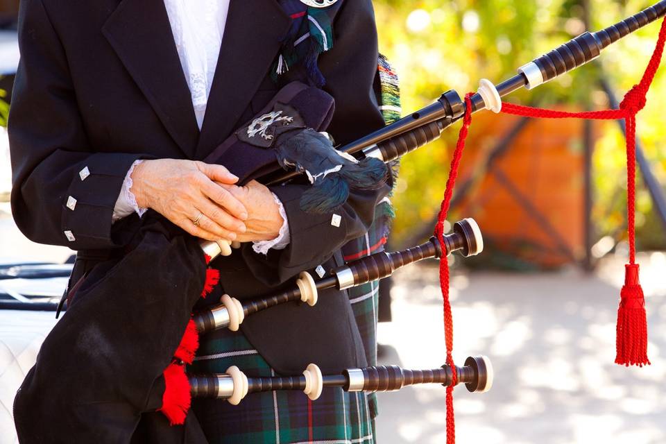 Pipers Call - Bagpiper for Hire