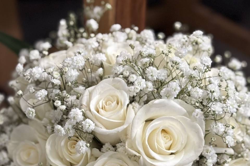 rose & gypsophilia bouquet