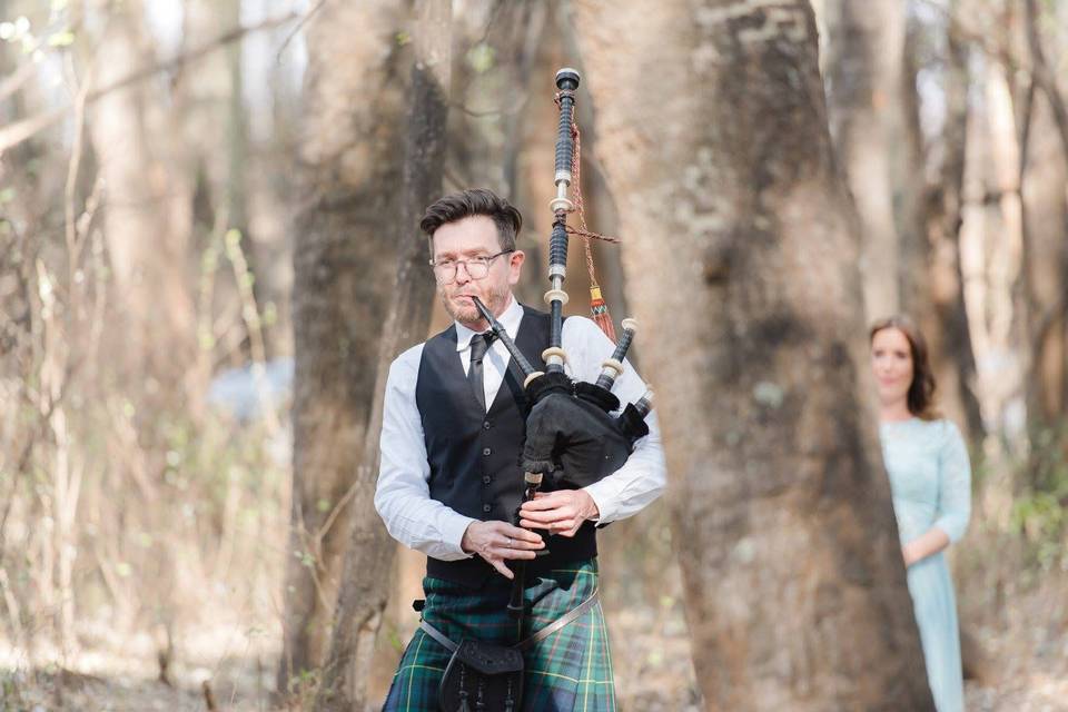Piping in the bride