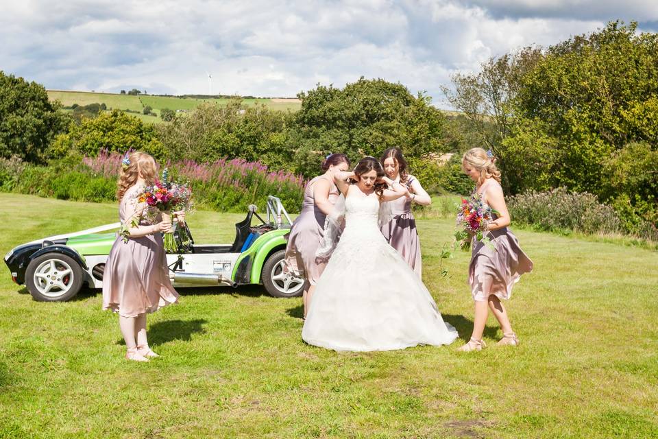 Bride and her girls arriving