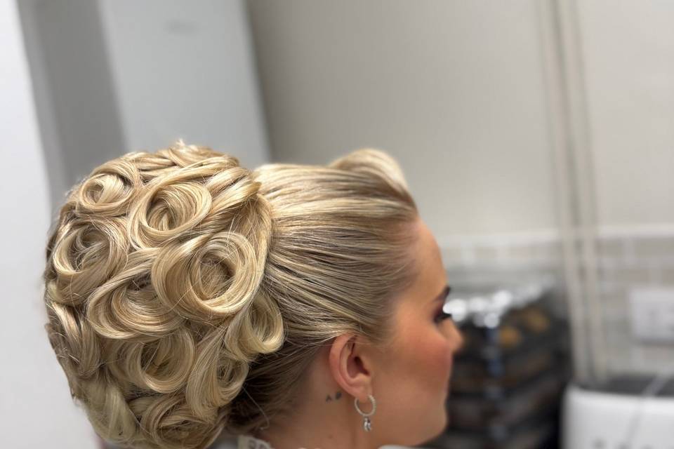 Large pin curl bun