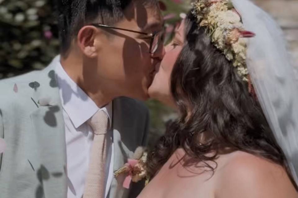Confetti kiss