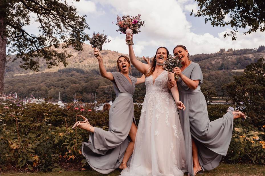 Bridesmaids are the best!