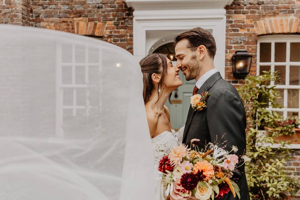 Autumn wedding couple
