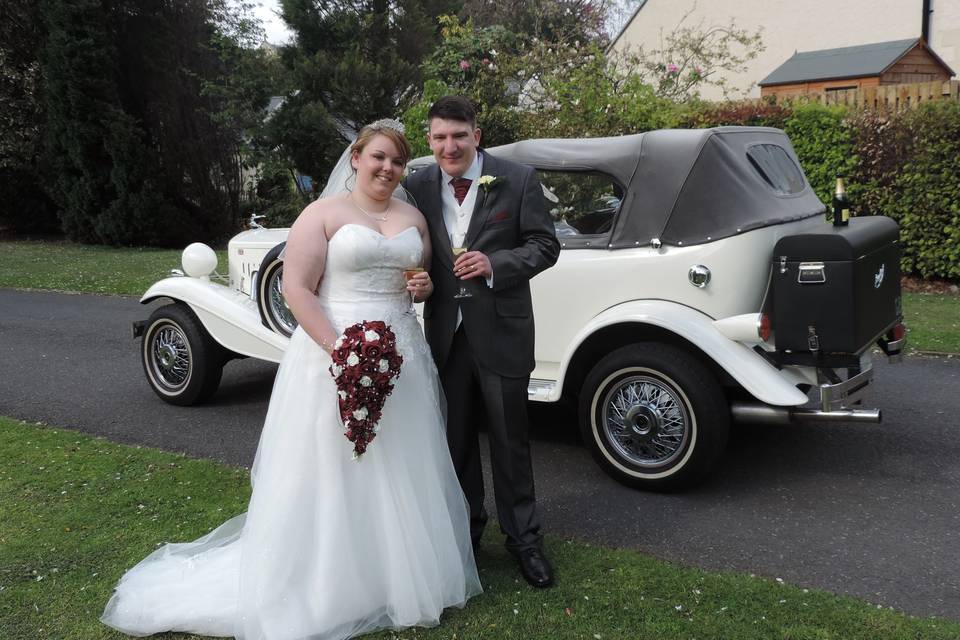 Pair with wedding car