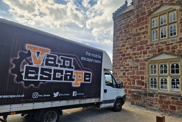 Van escape, mobile escape room