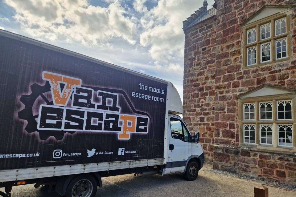 Van escape, mobile escape room