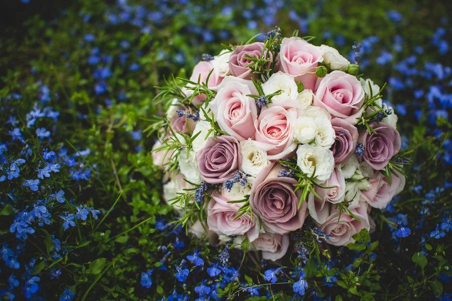 Summery bridal bouquet