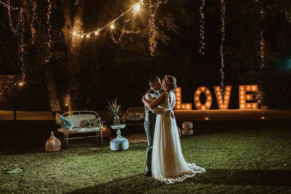 Outdoor photo session under the lights - Susana Ríos