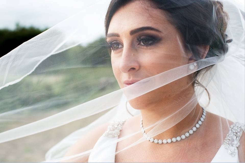 Vikki Asker Wedding Photography - Bridal portrait
