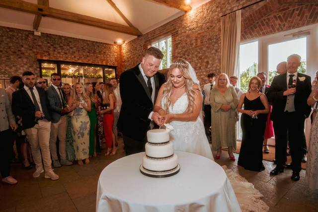 Farbridge - cake cutting