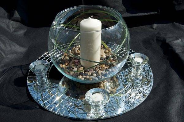 Centrepiece with tiny stones