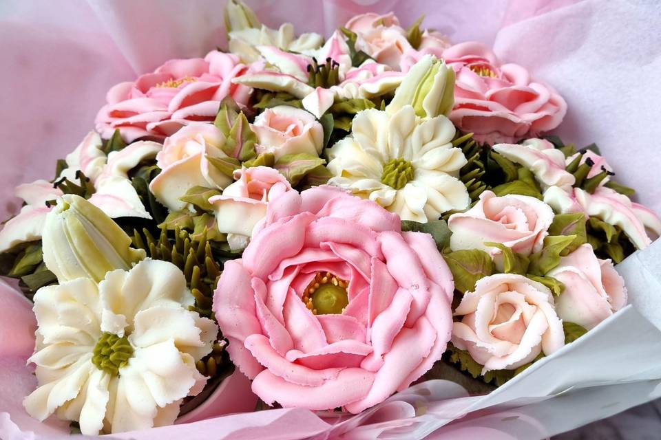 Pink and white cupcake bouquet