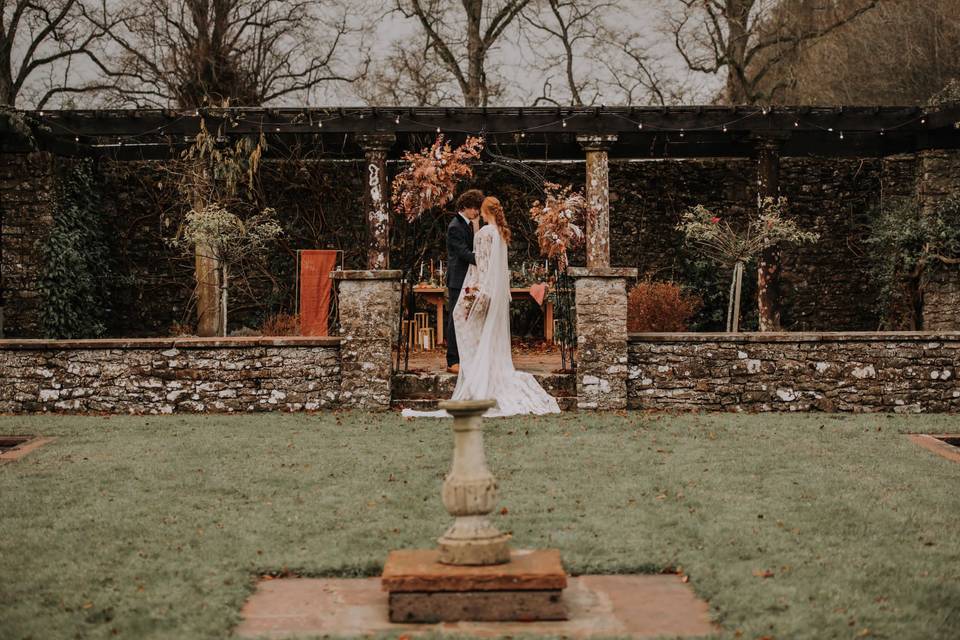 Italian garden autumn ceremony