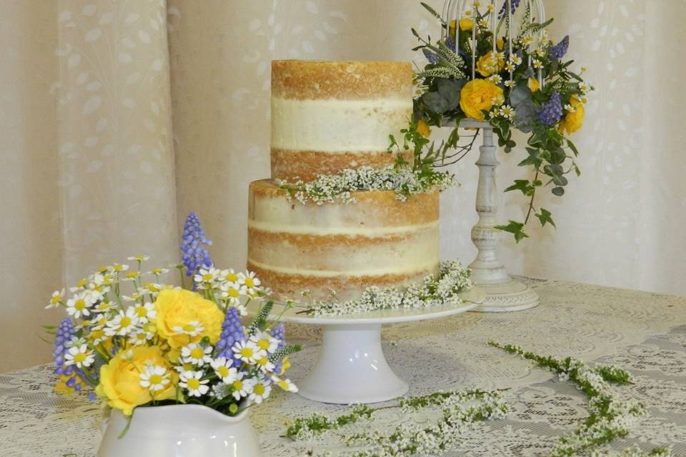 A simple naked cake for your fantastic celebration