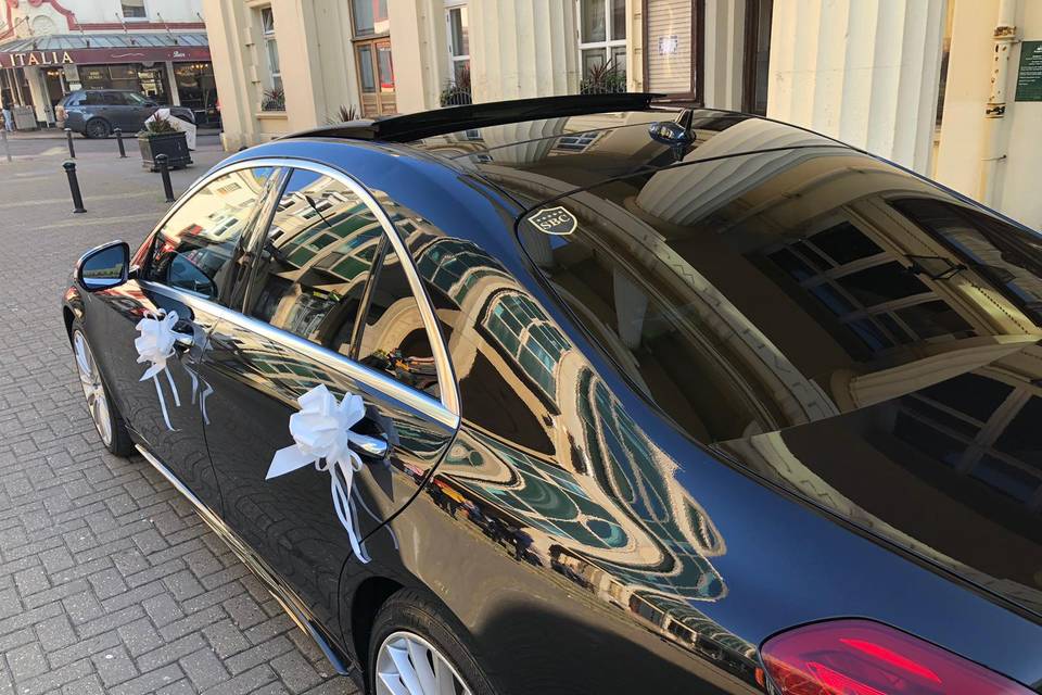 Wedding car blue ribbons