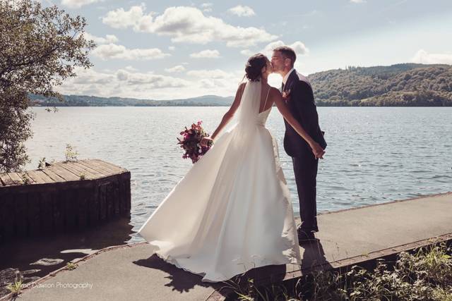 Stunning lakeside location