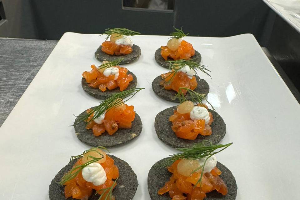 Salmon canapé