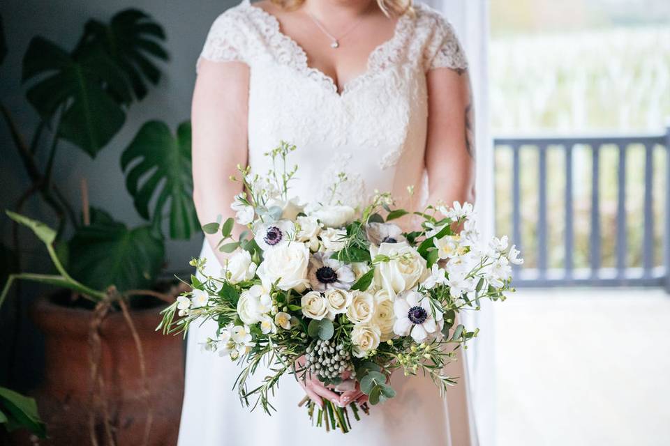 White and grey bridal bouquet