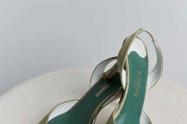 Wedding shoes dyeing