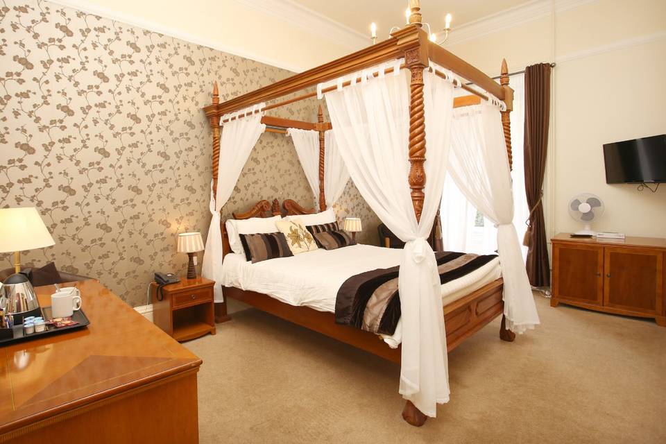 Four-poster bed