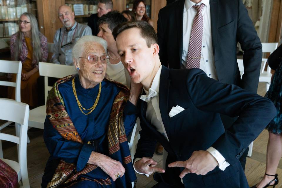 F&S