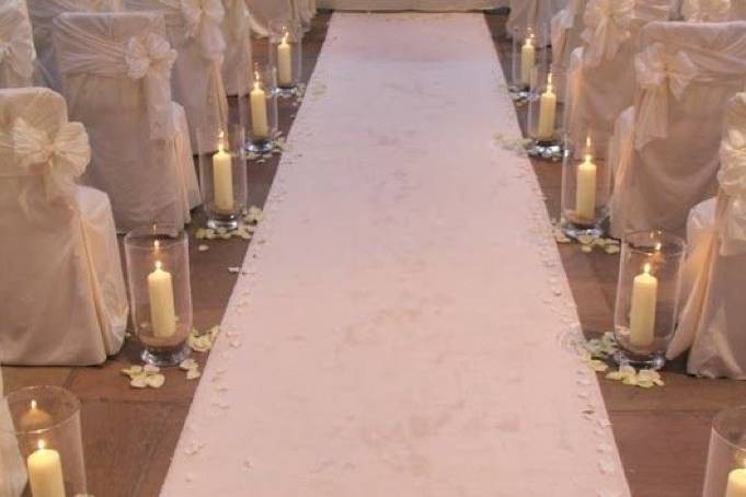 Pretty aisle runner & candles