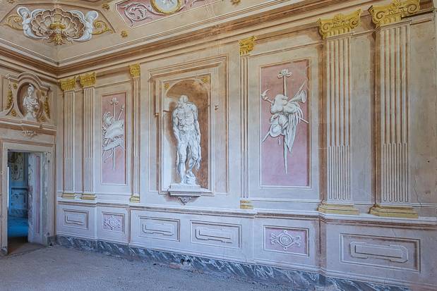 Frescoed floor