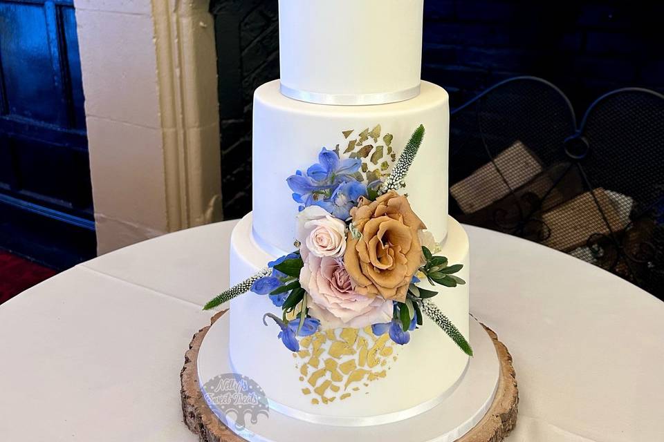 3 tier with flowers & figures